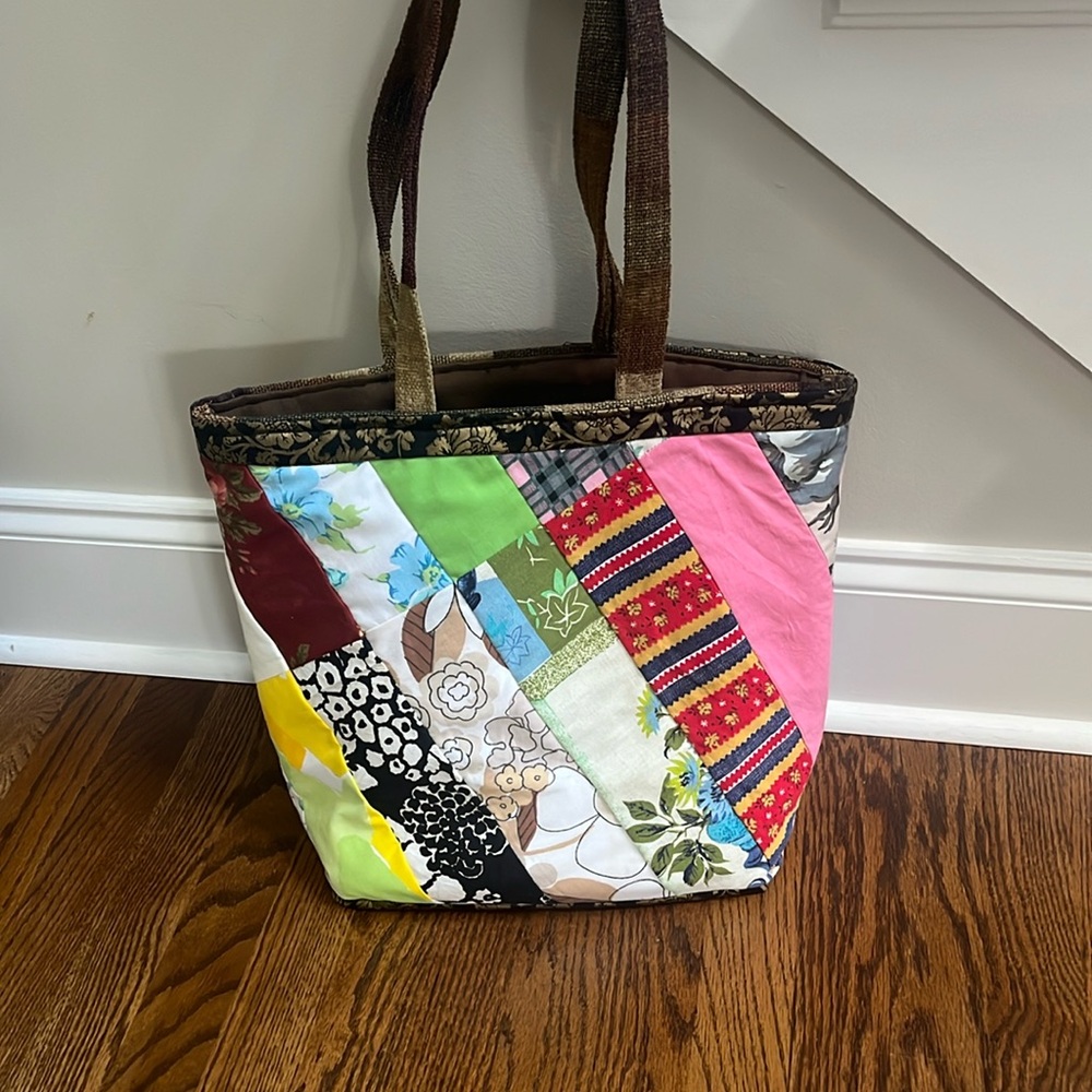 Beautiful patchwork quilted tote bag. Good, durable bag. 13”H x 15” W